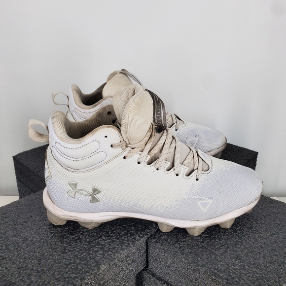 Under Armour Men UA Spotlight Franchise RM 2.0 Mid Football Cleats Size 9 Shoes